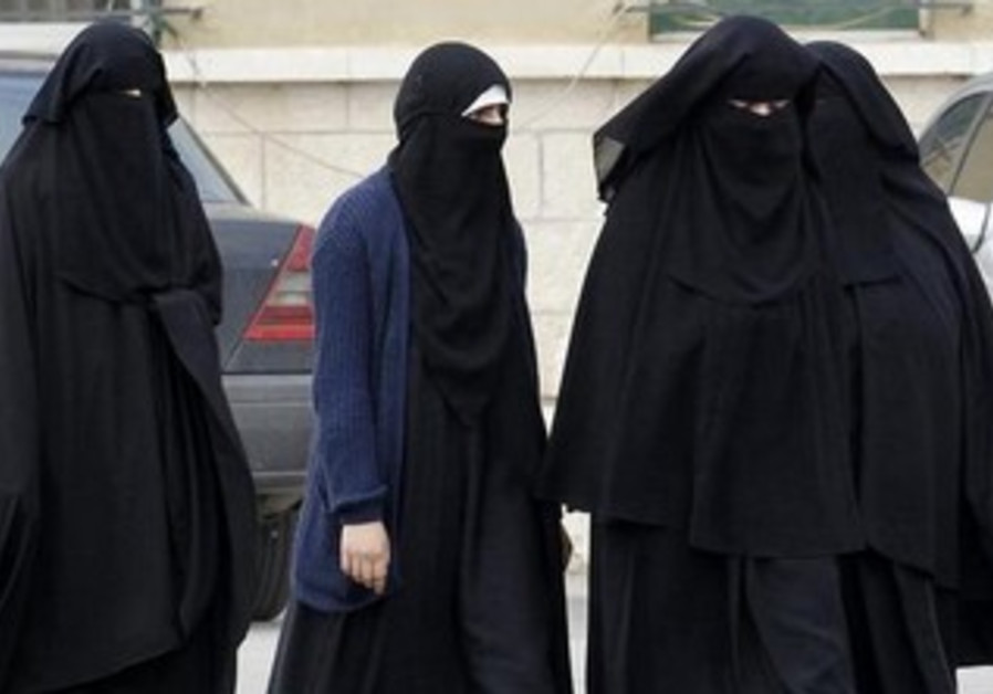 Women Must Wear Hijab To Testify Islamic Court In Jordan Says Middle