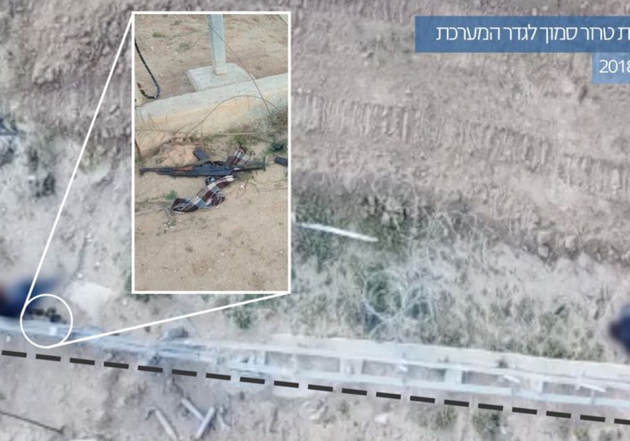 Weapons found by the border fence, the Hebrew caption says foiling a terrorist squad near the security fence March 30 2018. (IDF Spokesperson's Unit)