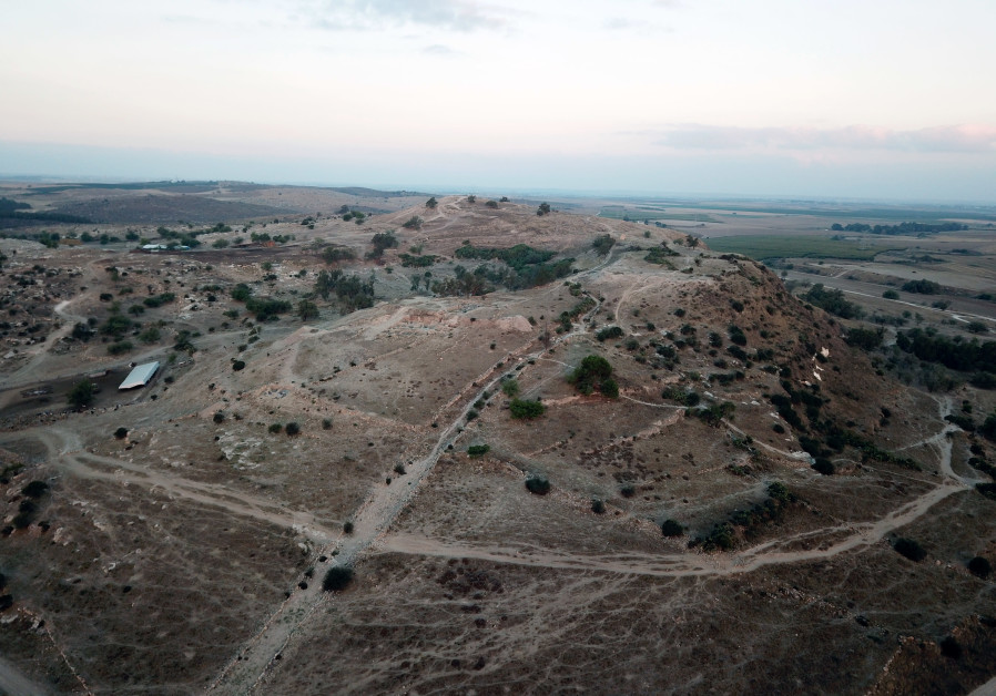 Aerial photo of Tell es-Safi/Gath (Prof. Aren M. Maeir, The Tell es-Safi/Gath Archaeological Project, Bar-Ilan University)