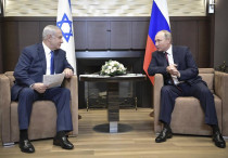 Russian President Vladimir Putin (R) meets with Israeli Prime Minister Benjamin Netanyahu in Sochi, 