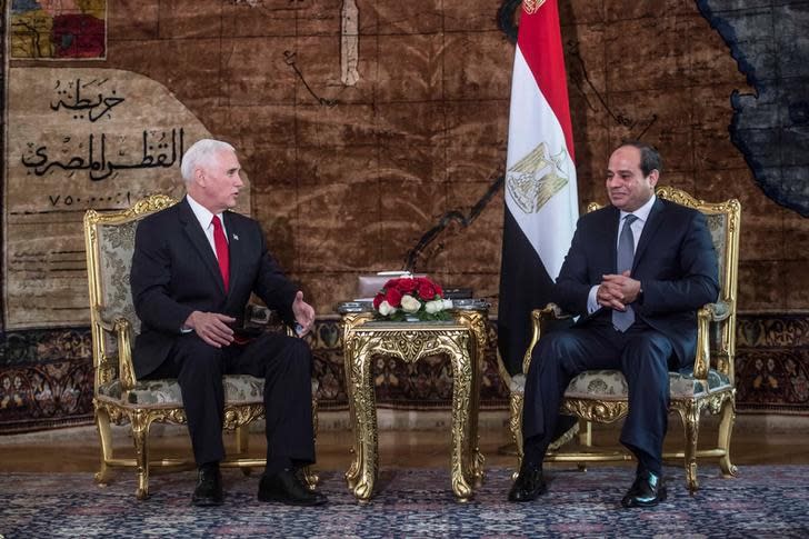 Egyptian President Abdel Fattah al-Sisi meets with with US Vice President Mike Pence at the Presidential Palace in Cairo, Egypt January 20, 2018 (REUTERS/KHALED DESOUKI/POOL)