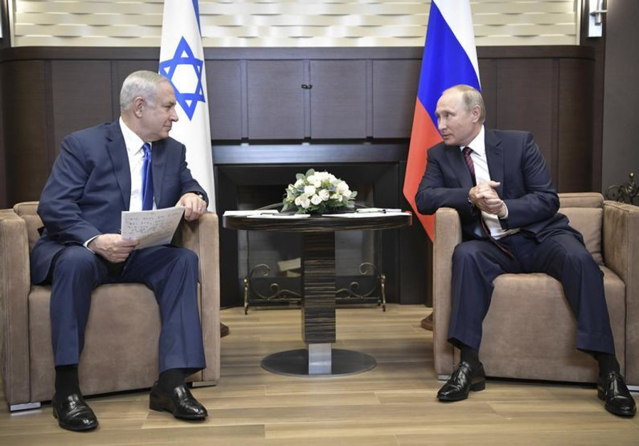 Russian President Vladimir Putin (R) meets with Israeli Prime Minister Benjamin Netanyahu in Sochi, 