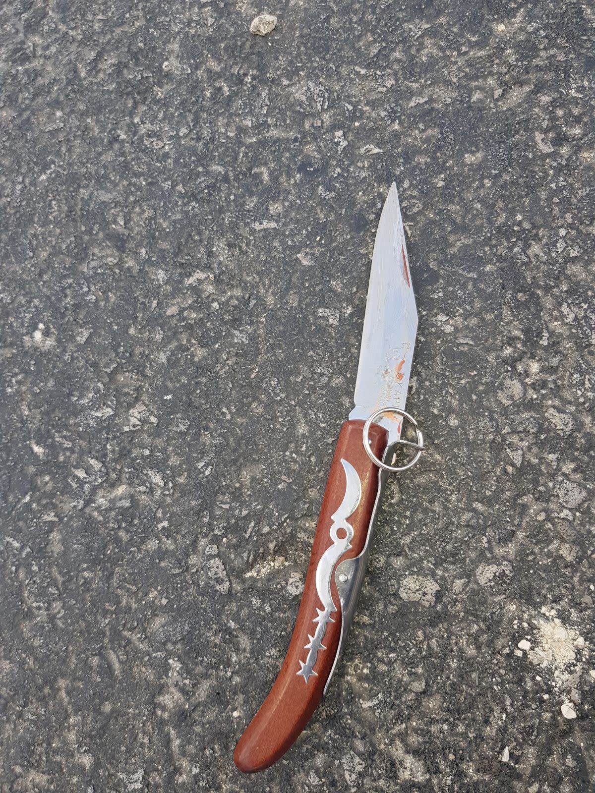 Knife used by Palestinian assailant in stabbing of Israel Border Police officer in Ramallah. (photo credit: POLICE SPOKESPERSON'S UNIT)