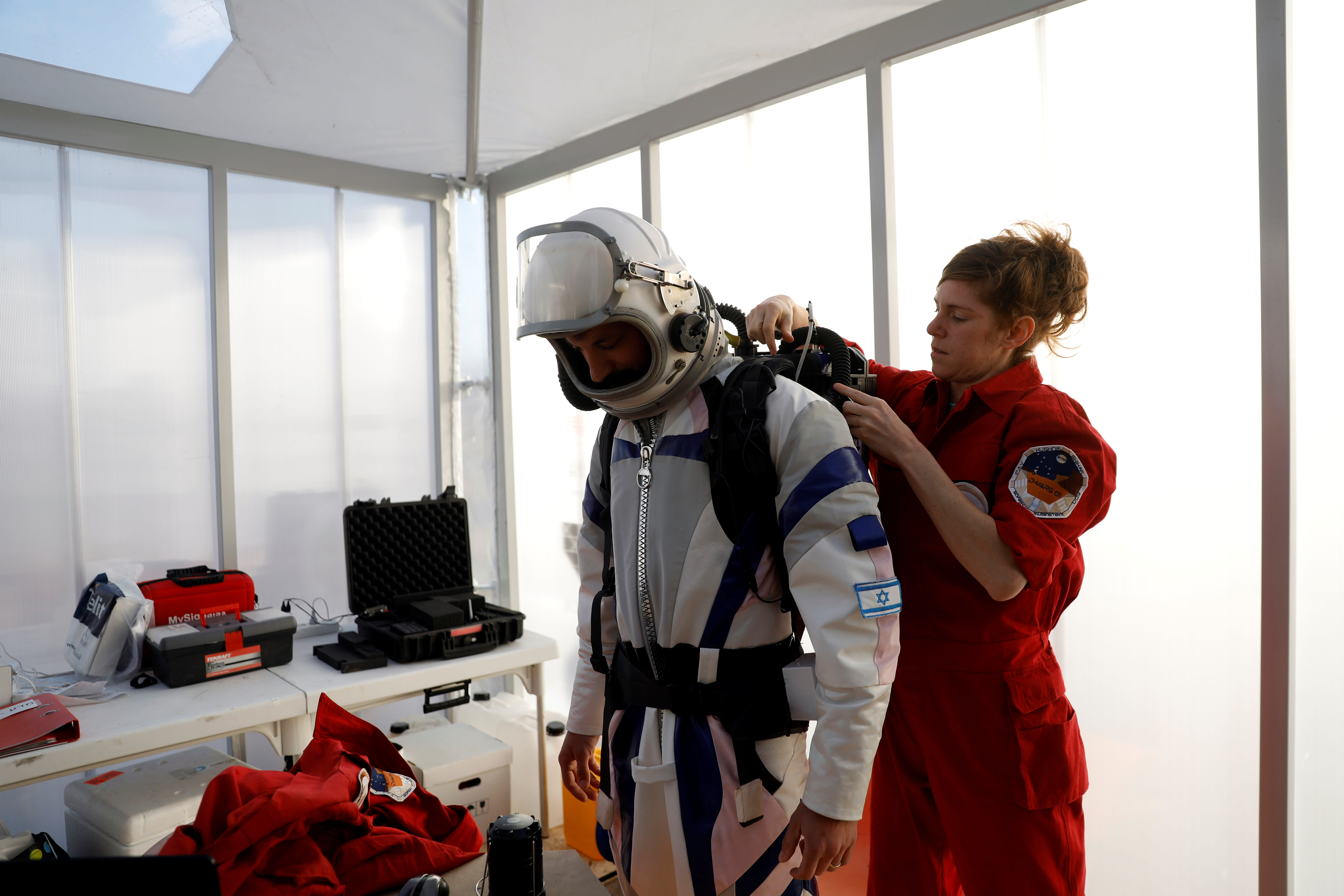 Israeli scientists participate in an experiment simulating a mission to Mars, at the D-MARS Desert Mars Analog Ramon Station project of Israel's Space Agency, Ministry of Science, near Mitzpe Ramon, Israel (RONEN ZVULUN/REUTERS)