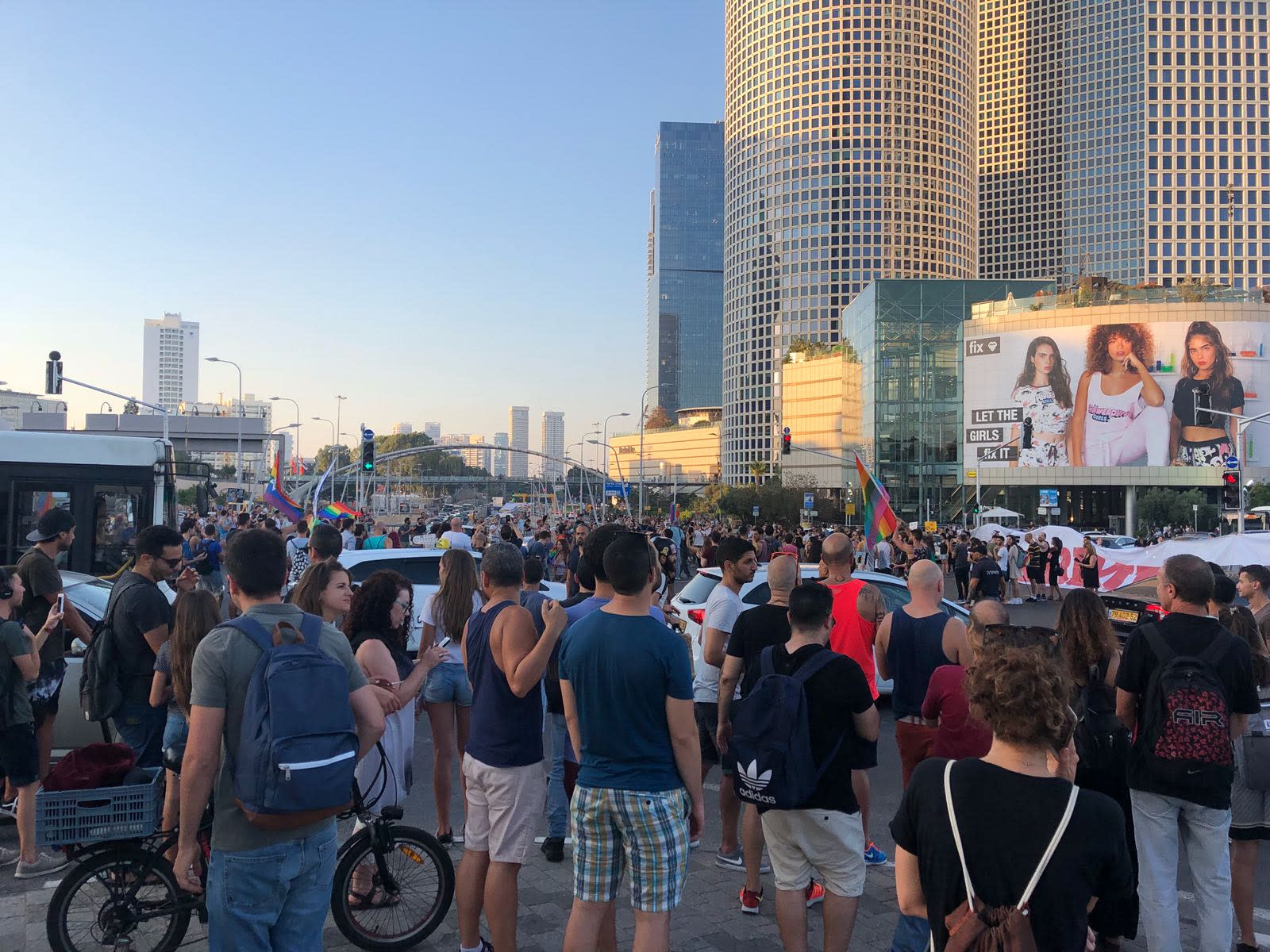 Hundreds of members of LGBT community protest surrogacy law in Tel Aviv (Courtesy)