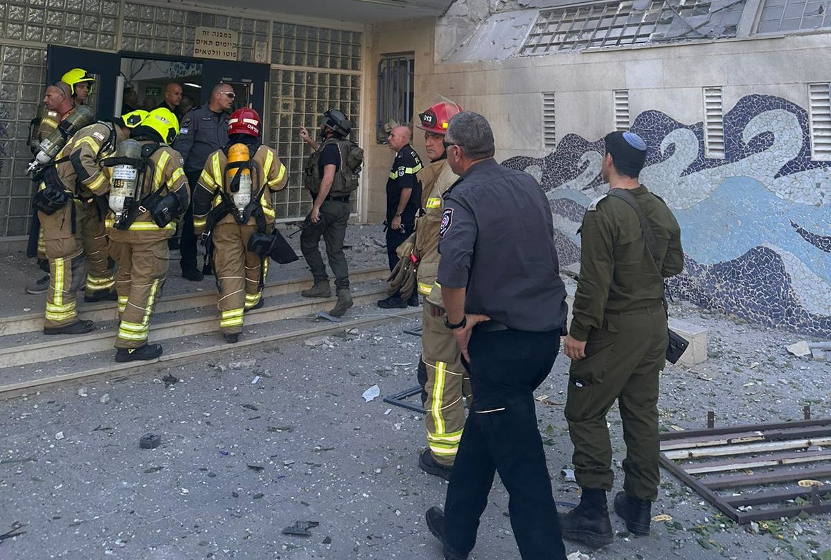  Israel Police, IDF and Israel Fire Service officers investigate the site of an explosion in Eilat, November 9, 2023 (Police Spokesperson's Unit)