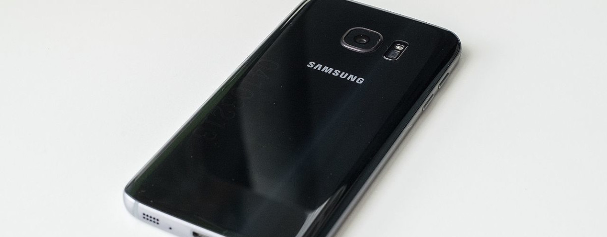  The Samsung Galaxy S7 (illustrative).