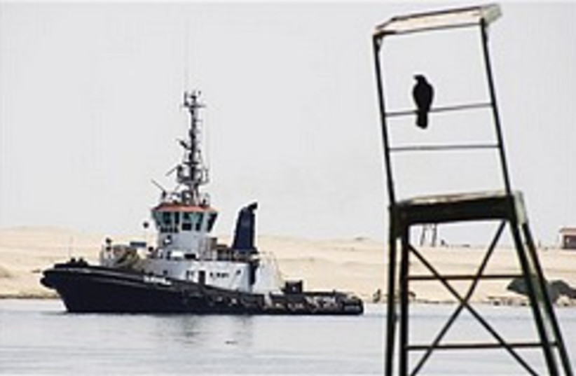 An Egyptian Suez canal pilot boat sails at the can (photo credit: AP)