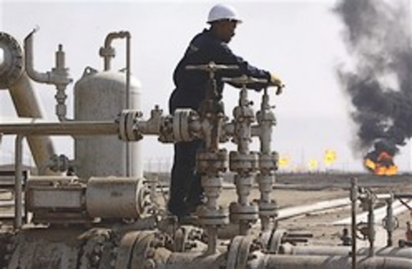 oil iraq refinery 248 88 (photo credit: AP [file])