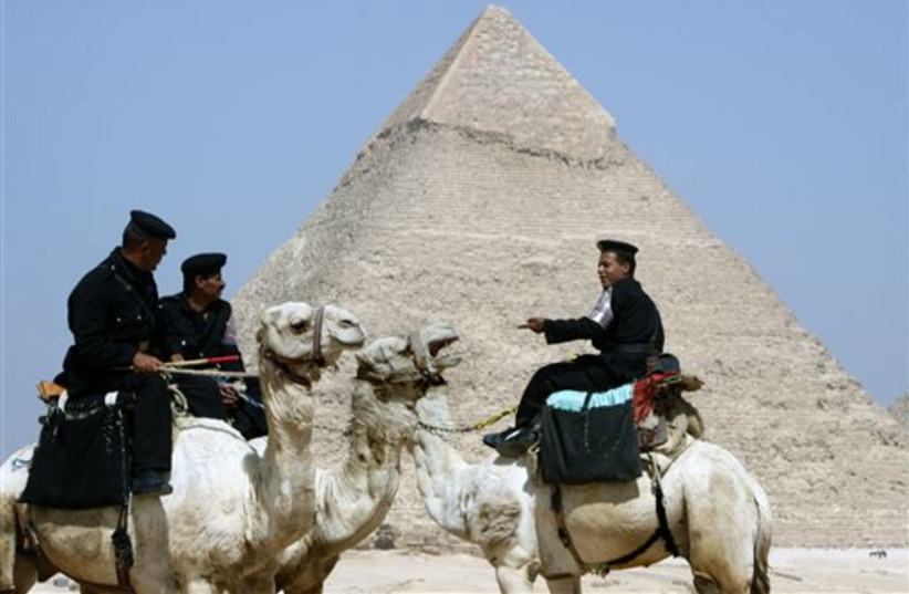 Egyptian tourism soldiers (photo credit: AP)