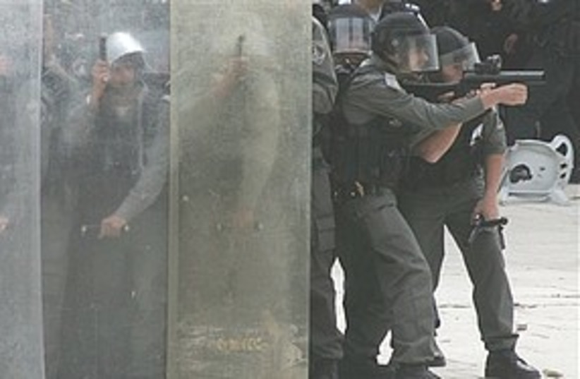 Police Temple Mount clashes 311 (photo credit: Associated Press)