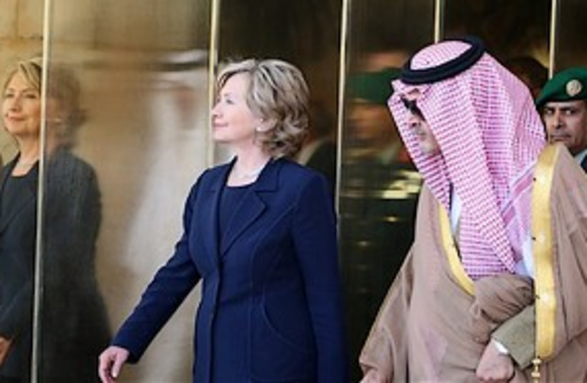 Clinton Saudi Arabia 311 (photo credit: Associated Press)