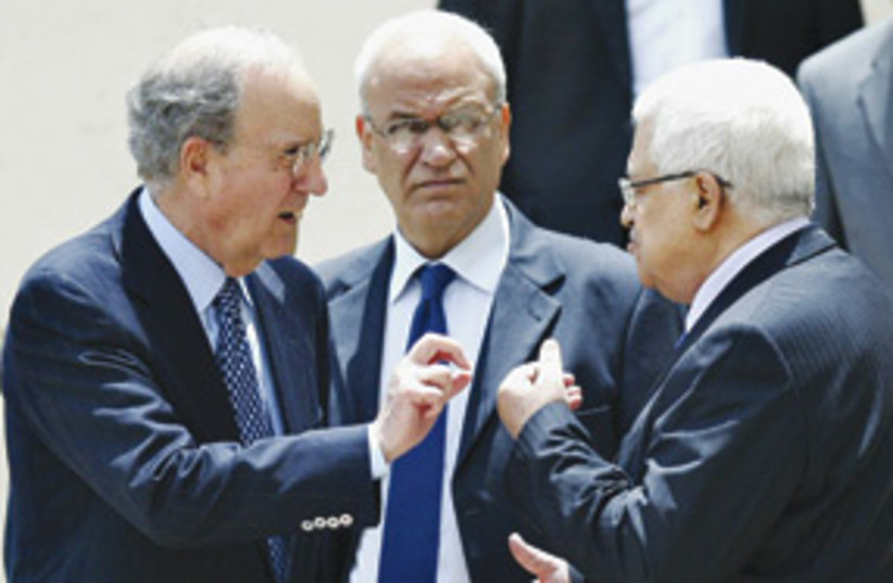 George Mitchell and Mahmoud Abbas 311 (photo credit: Madji Mohammed/AP)