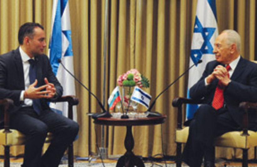 Nikolai Mladinov and Shimon Peres 311 (photo credit: AP)