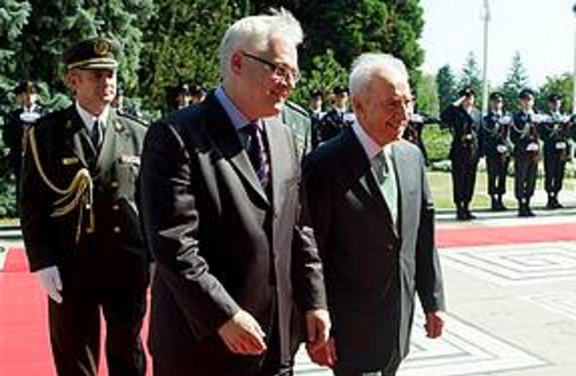 Peres and Ivo Josipovic (photo credit: Associated Press)