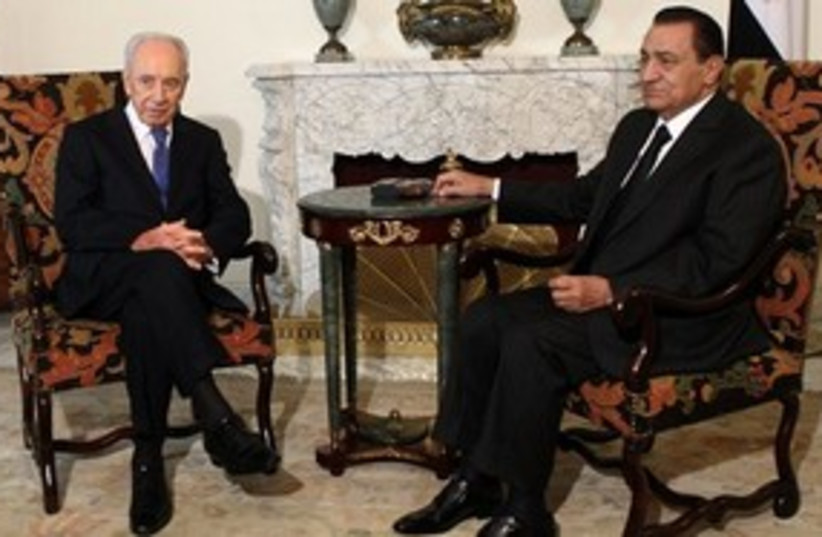 Peres-Mubarak 311 (photo credit: Associated Press)