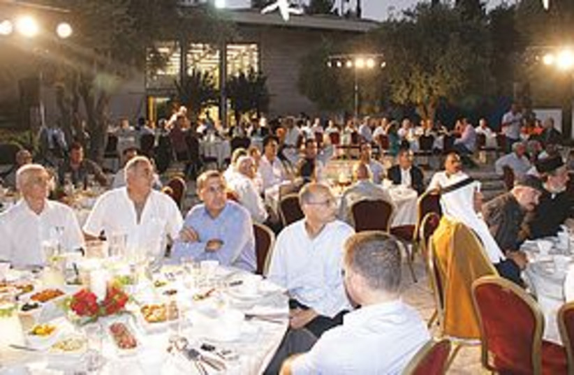 Iftar dinner 311 (photo credit: Yossef Avi Yair Engel/Beit Hanassi)