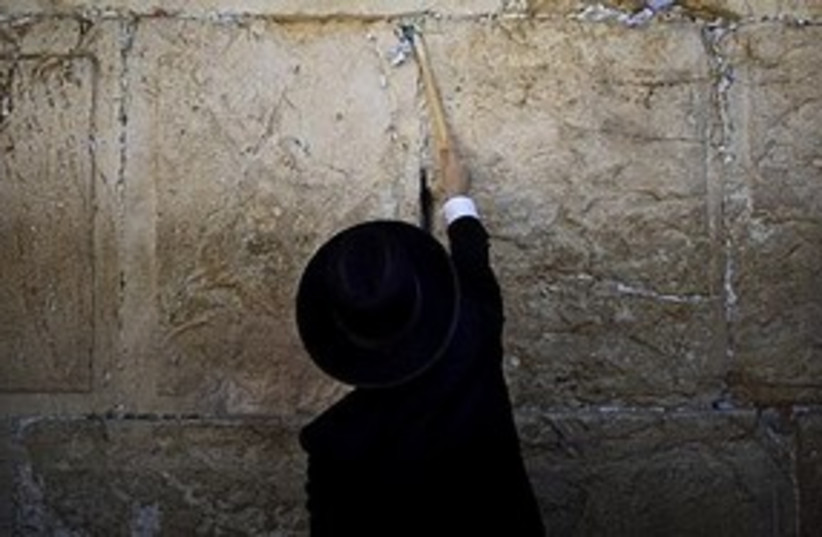 Kotel notes 311 for gallery AP (photo credit: Associated Press)