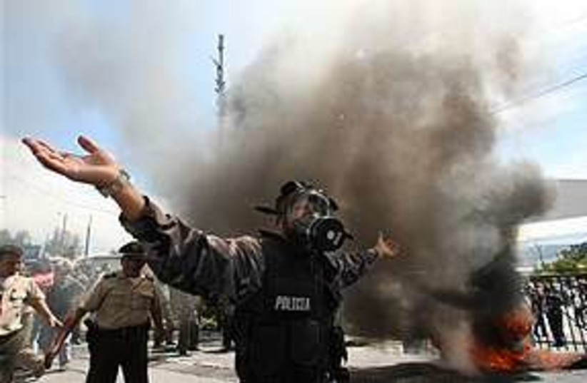 Police demo Ecuador (photo credit: Associated Press)