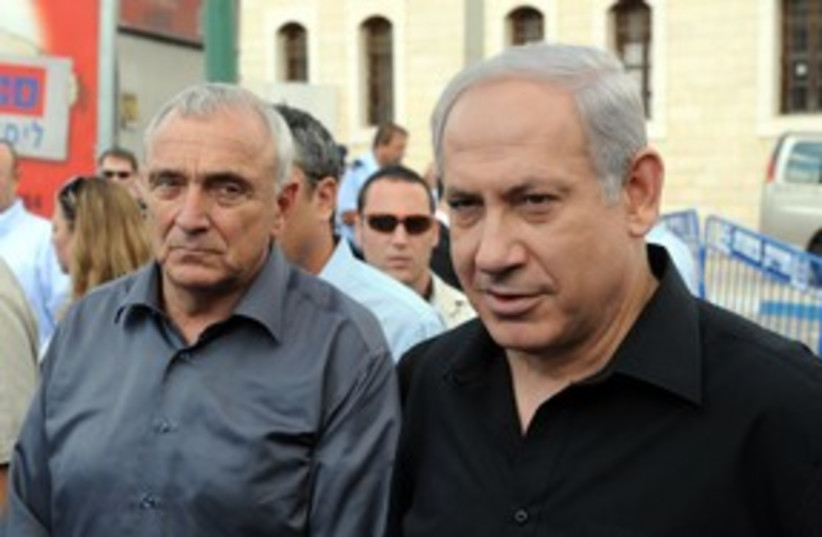 Netanyahu and Aharonovitch 311 (photo credit: Moshe Milner / GPO)