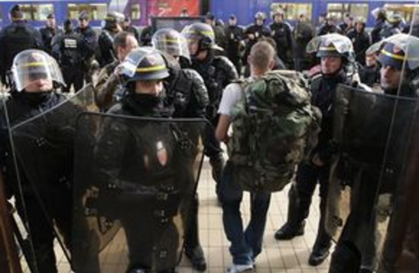 France Riots 311 (photo credit: Associated Press)