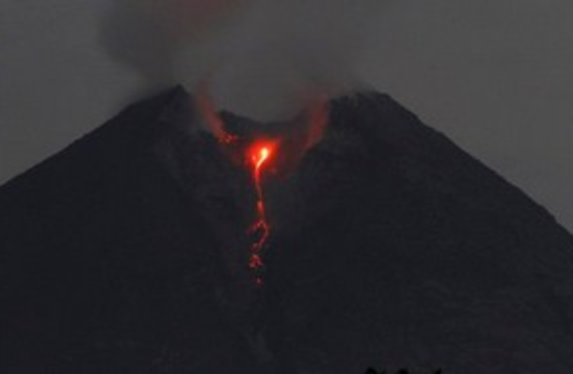 Indonesia Volcano Night 311 (photo credit: Associated Press)
