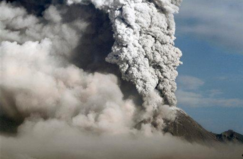 Indonesia volcano ash cloud (photo credit: ASSOCIATED PRESS)