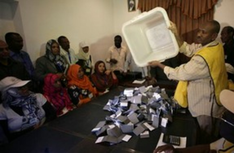 Sudan voting 311 AP (photo credit: AP)