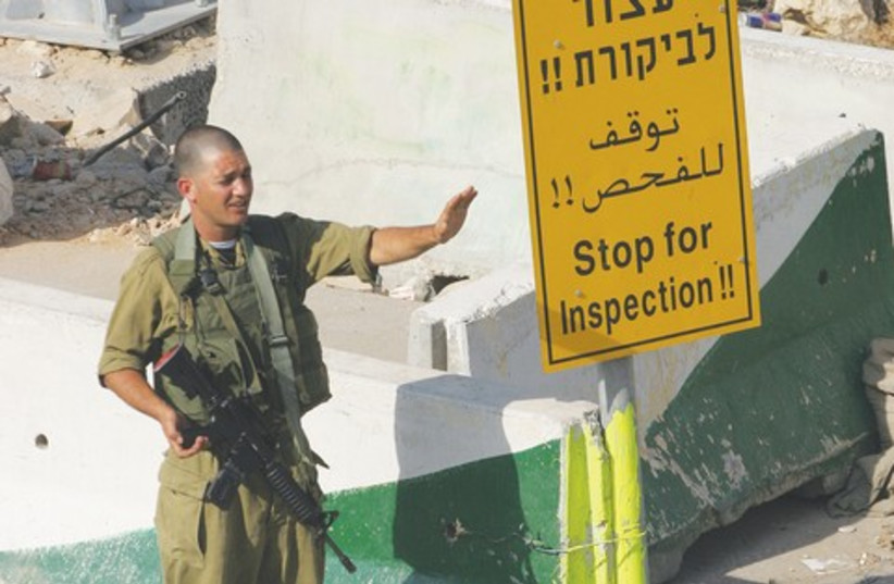 roadblock check point 521 (photo credit: MARC ISRAEL SELLEM)