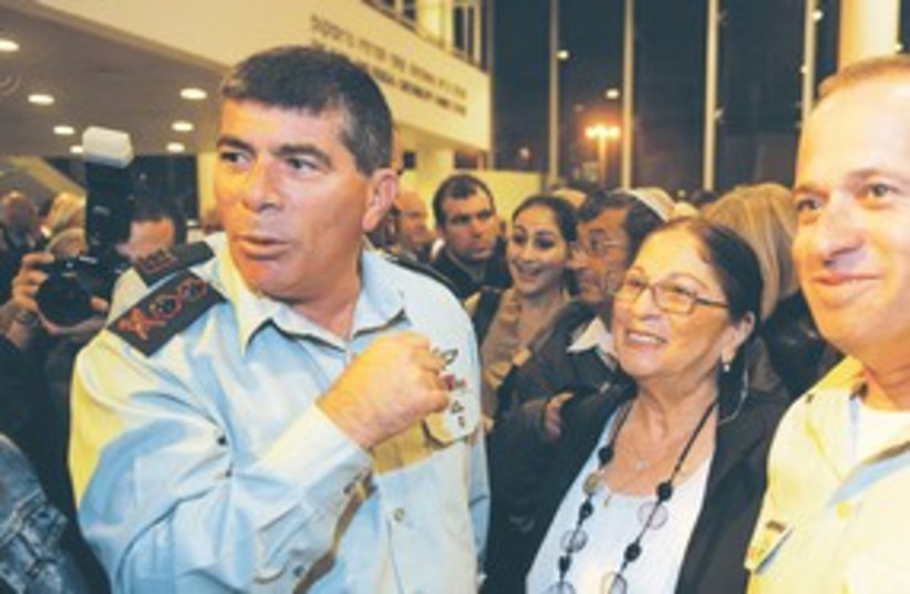 Ashkenazi and family 311 (photo credit: IDF Spokesman)