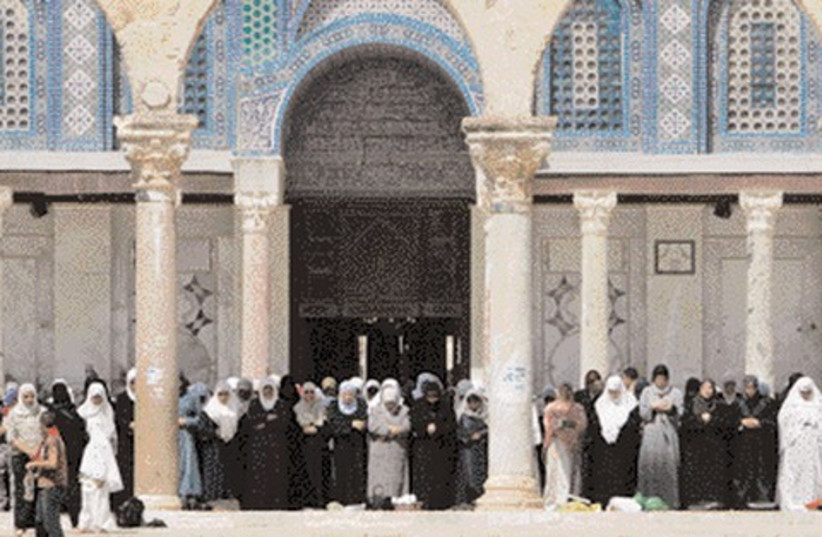 Palestian worshippers at J'lem's Al-Aksa Mosque 521 (R) (photo credit: Reuters)