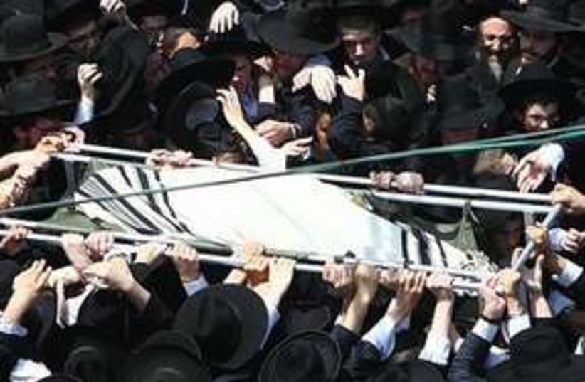 Bnei Barak rabbi funeral_311 (photo credit: Meir Alfasi, the haredi website Kikar Hashabat)