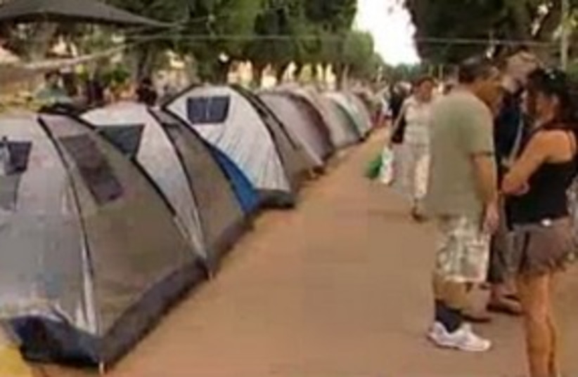Tel Aviv housing prices tent protest 311  (photo credit: Channel 10)
