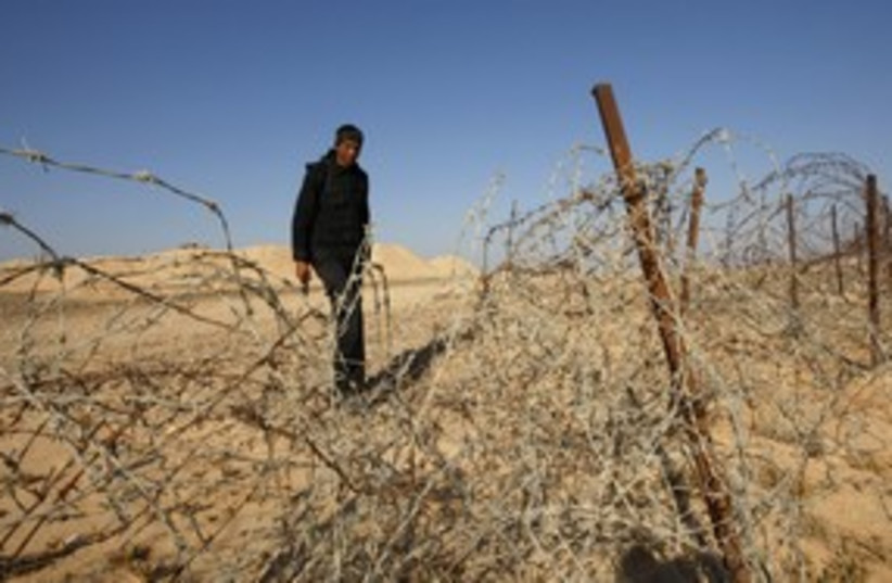 An Egyptian soldier on the Israeli border in Sinai 311 (R) (photo credit: Ronen Zvulun / Reuters)