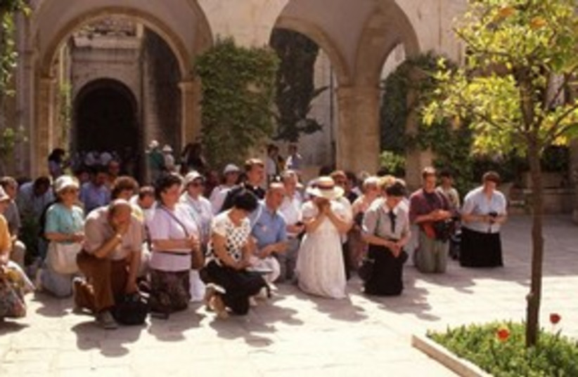 Christians praying in Jerusalem 311 (photo credit: Travelujah)