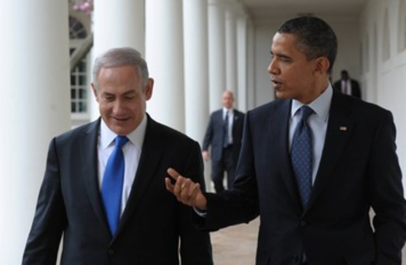 Netnayahu and Obama stroll in Whtie House 390 (photo credit: Amos Ben Gershom / GPO)
