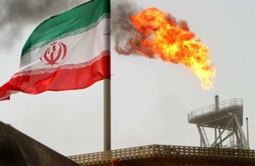 An oil platform at Iran's Soroush oil fields 390 (photo credit: REUTERS/Raheb Homavand)