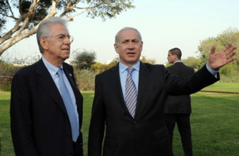 Netanyahu with Italian counterpart Monti 370 (photo credit: Avi Ohayon/GPO)