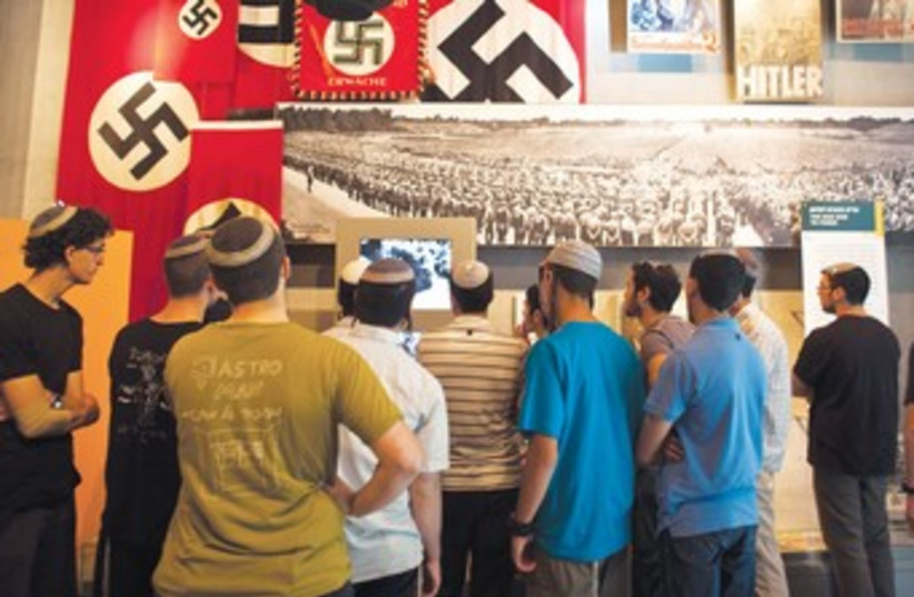Visitors at Yad Vashem 370 (photo credit: Nir Elias/Reuters)