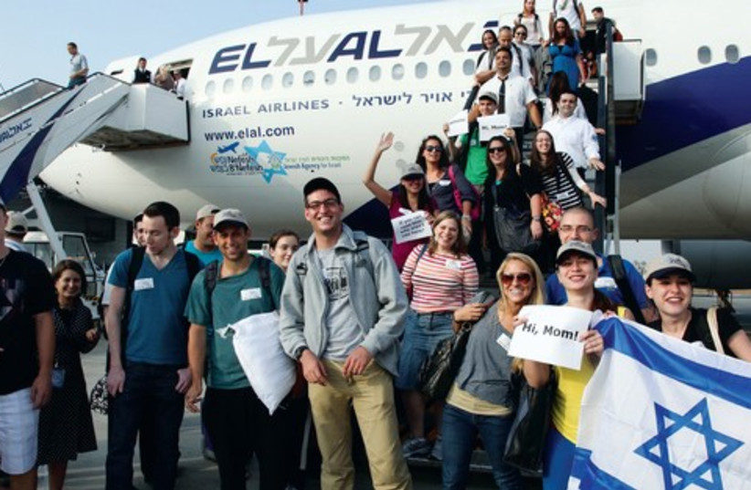 Olim arrive in Israel with Nefesh B'Nefesh  (photo credit: Courtesy Nefesh B'Nefesh)
