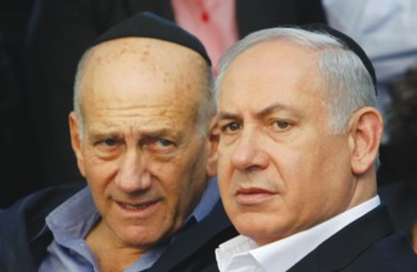 Olmert, Netanyahu 370 (photo credit: Moti Milrod/Haaretz/Reuters)