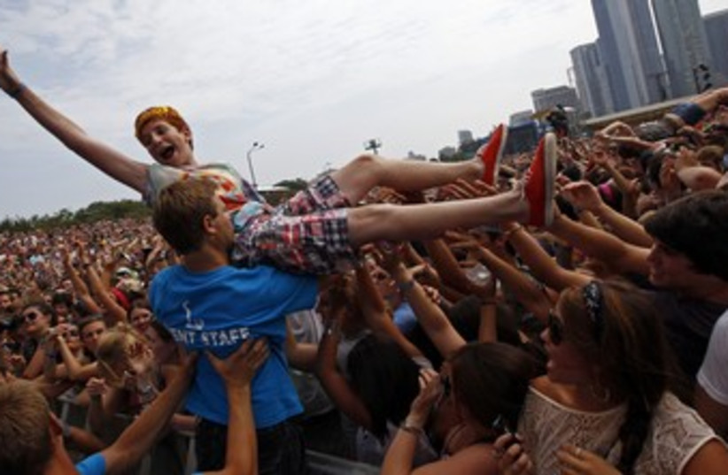 Crowdsurfing at Lollapalooza Chicago 370 (R) (photo credit: Jim Young / Reuters)