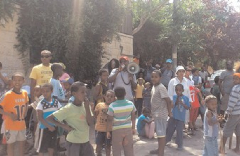ETHIOPIAN RESIDENTS at Mevaseret Zion 370 (photo credit: Melanie Lidman)