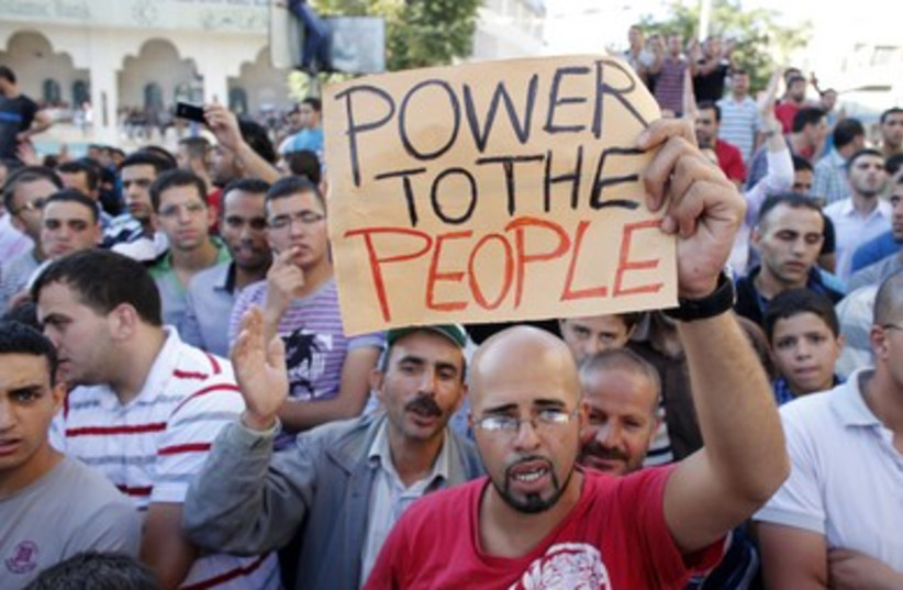 Palestinians protest 370 (photo credit: REUTERS/Darren Whiteside)