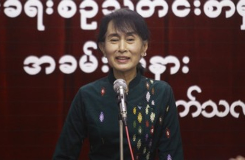 Aung San Suu Kyi 370 (photo credit: Soe Zeya Tun / REUTERS)