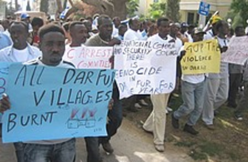 Darfurian refugees 224.8 (photo credit: Haviv Rettig )