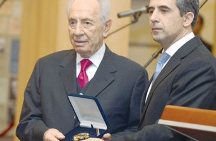 Peres and Bulgarian president 370 (photo credit: Moshe Milner/GPO)