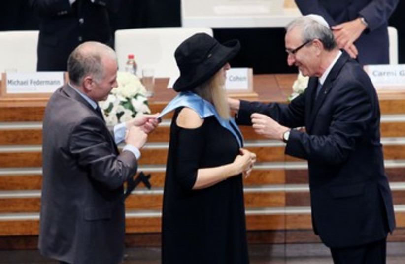 Streisand gets doctorate 370 (photo credit: Marc Israel Sellem/The Jerusalem Post)