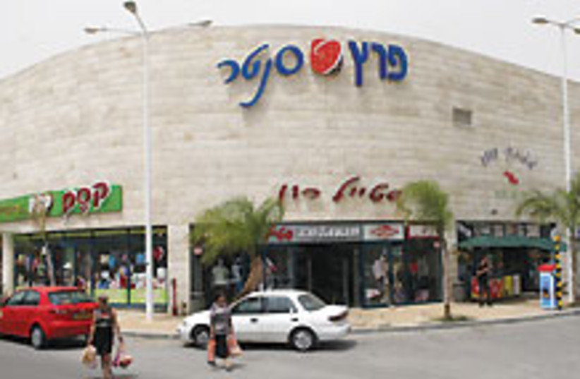 Sderot shop 88 224 (photo credit: Ariel Jerozolimski)