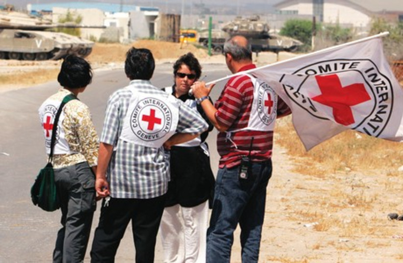 Members of the International Committee of the Red Cross stand near Erez Crossing in 2007. (photo credit: REUTERS)